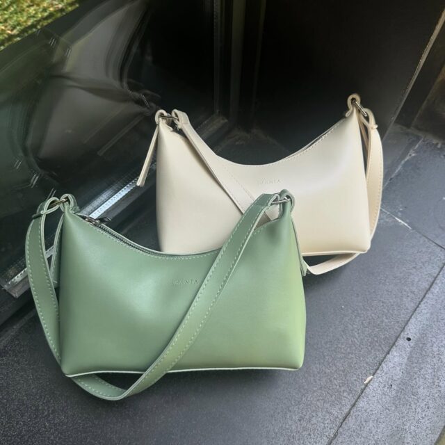 ✨ Doğanın zarafeti seninle! 💚🤍
Yeni yeşil & krem baget çanta modelimizle sade şıklığın tadını çıkar 💼
Her kombine uyumlu, her adımda seninle 💫
Günlük stiline fresh bir dokunuş arıyorsan bu model tam senlik 🌿👛

🧵 Sınırlı stok! Kapmadan bitmesin 👀

#shanta #çanta #bagetçanta #yeşilçanta #kremçanta #stil #kombin #bagstyle #çantaönerisi #aksesuar #moda #baglovers #günlükkombin #stilönerisi #trendyol #bagcollection #şık #minimalstil #freshlook #çantalovers #baharmodası #renklidokunuş